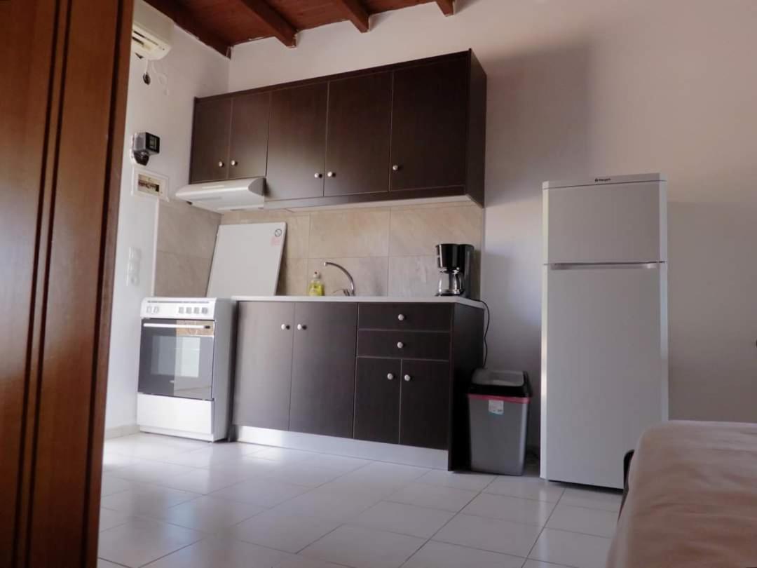 Ledakis Studios Frangocastelo Room photo